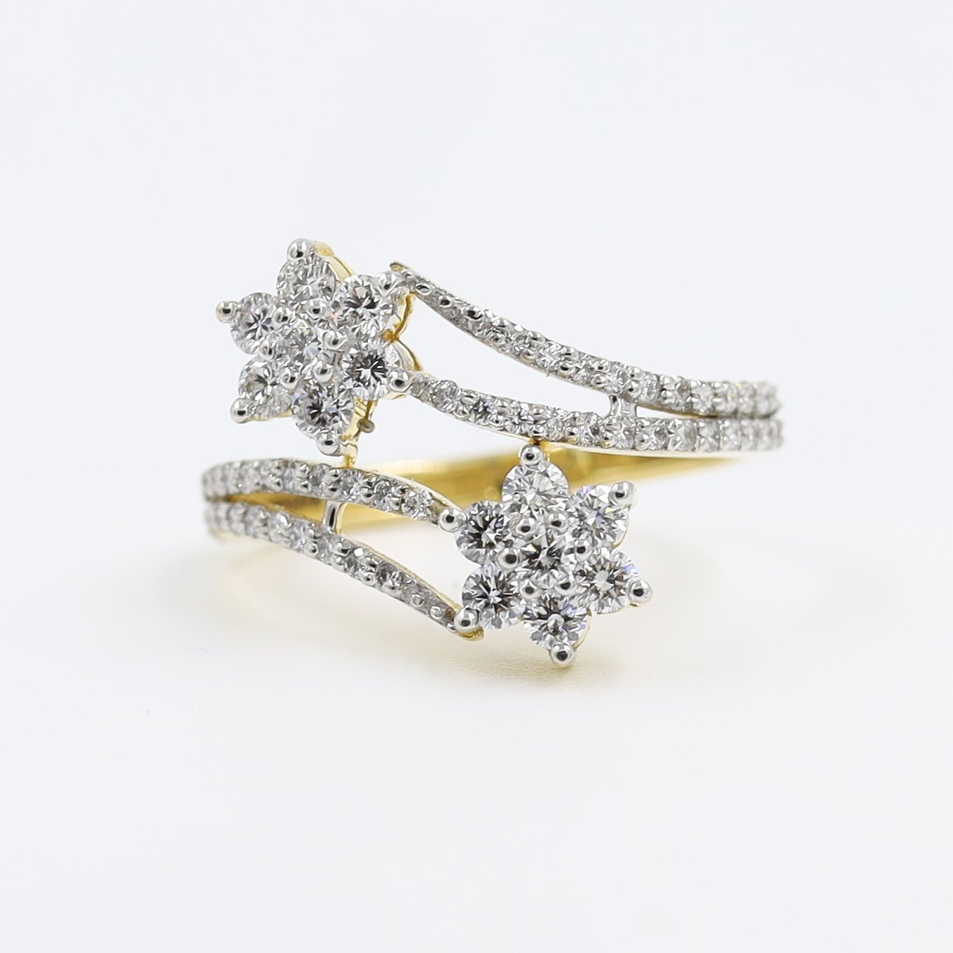 18Kt Yellow Gold Ring  With Dual Diamond Star & double diamond side lines