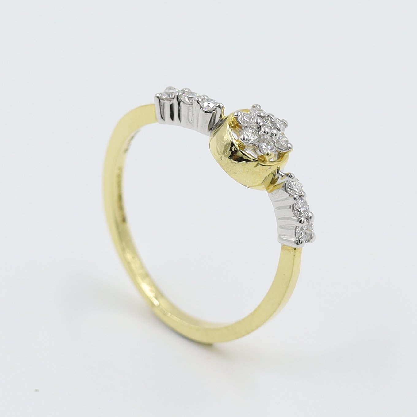 14Kt Elegant Floral Real Diamond Ring