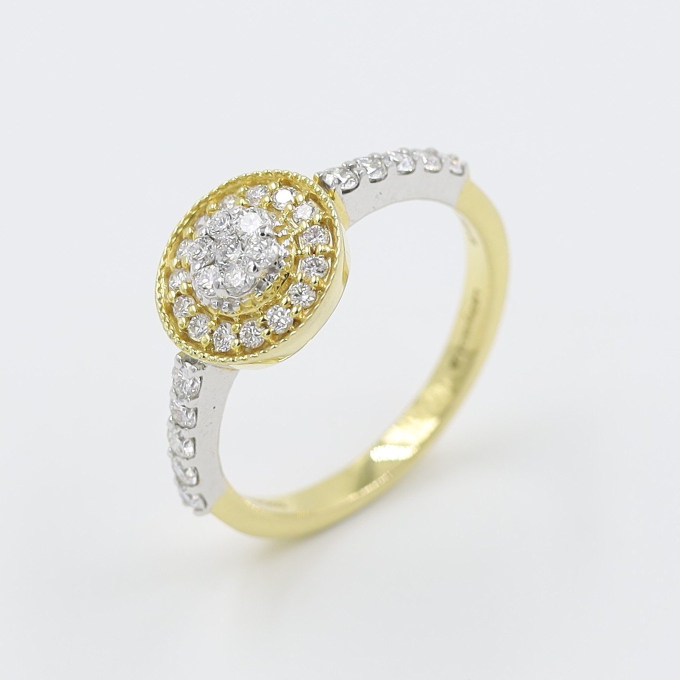 14Kt Yellow Gold Ring With Pressure Setting Diamons On Top